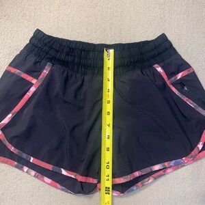Lululemon Athletica shorts with side zipper pocket
Size 8